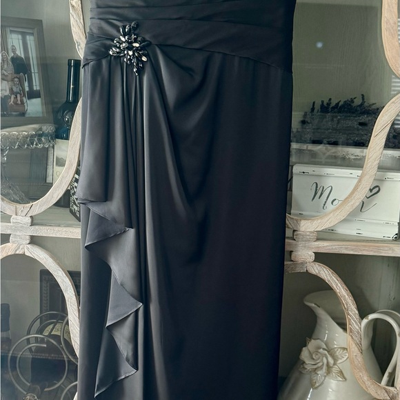 NWT-MGNY Soft Satin Evening Gown with Lace and Beaded Appliques - Picture 5 of 16